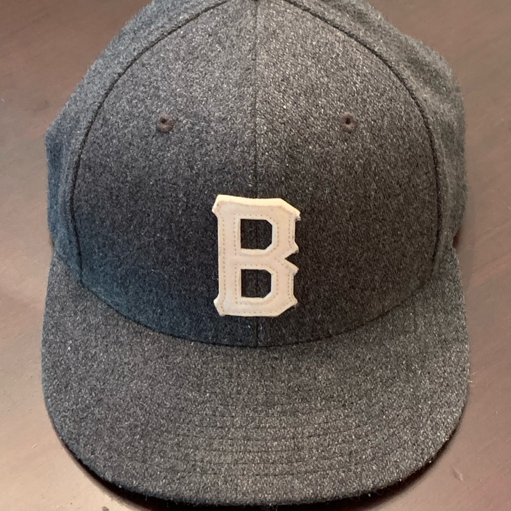 Burton snapback adjustable hat